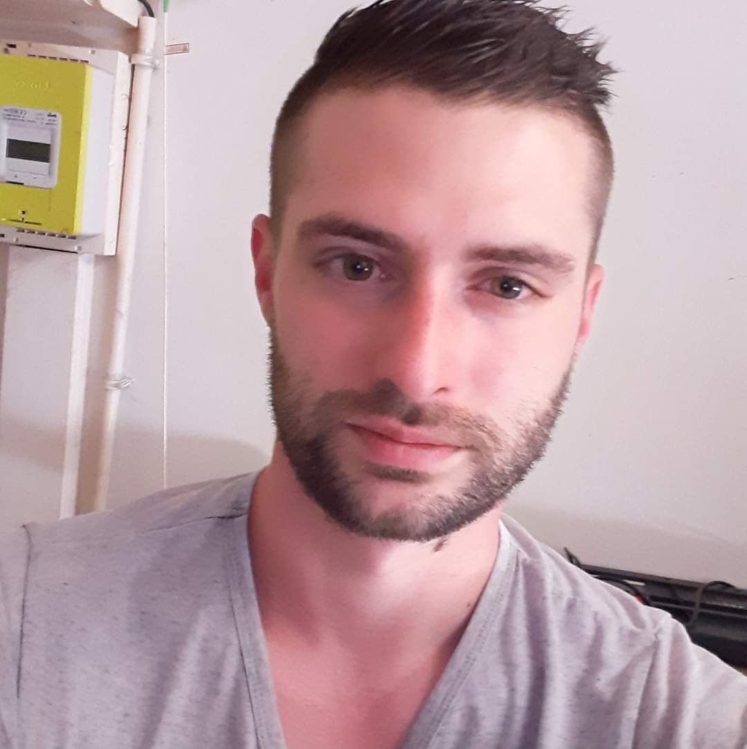 Profilo di Costantino, 31 anni, Annuncio Sesso a Colmurano