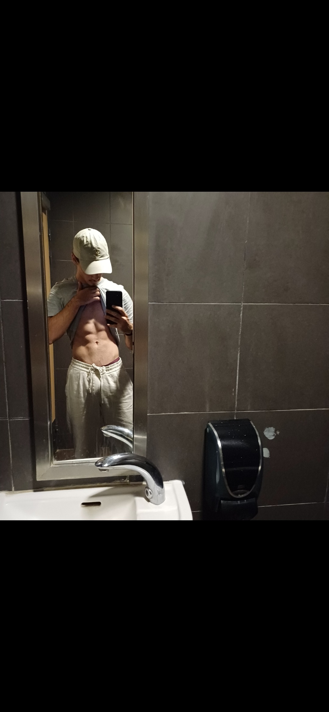 Profilo di Maroin, 23 anni, Annuncio Sesso a Mergo